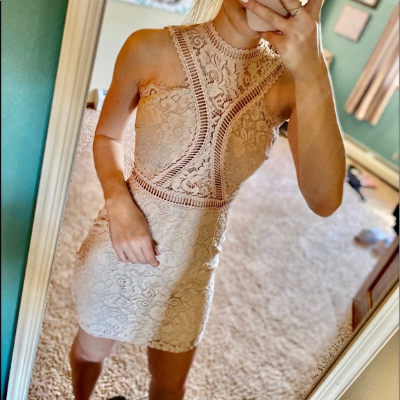 Dresses & Skirts - Lace detailed NWT dress